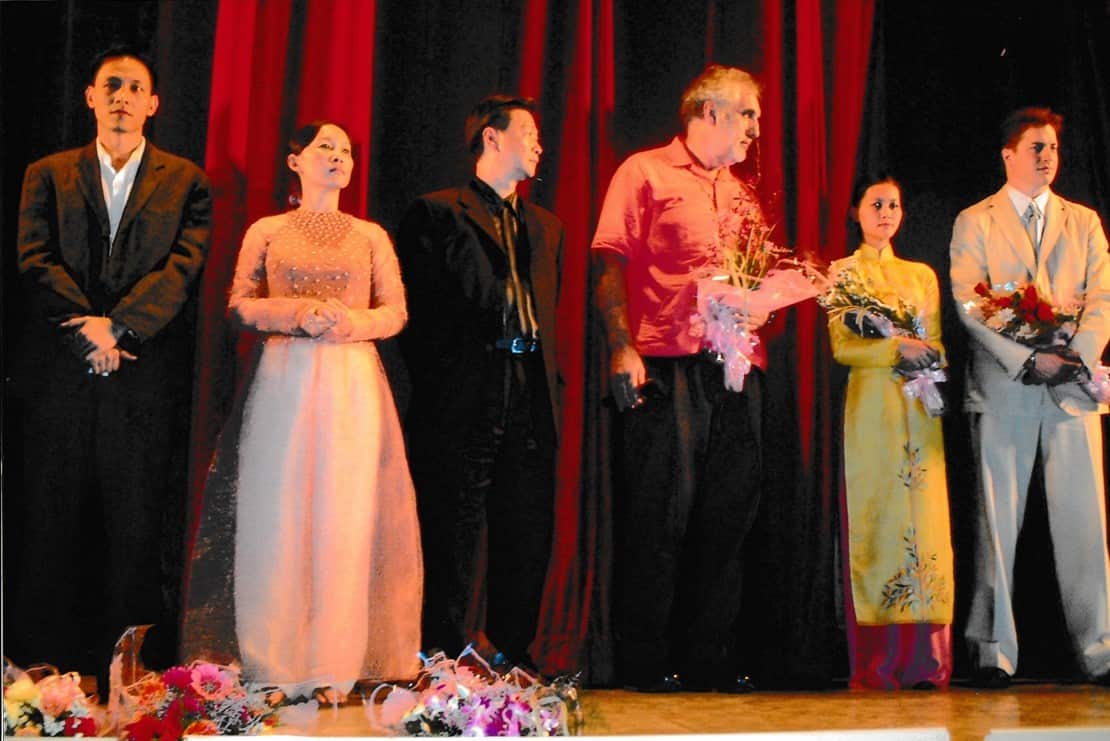 Ra mắt phim tại Saigon cuối 2001.jpg