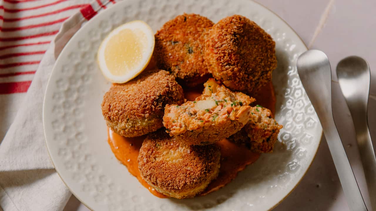 Smokey fish cakes with chipotle mayo