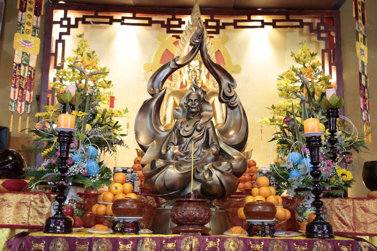 Tượng Bồ Tát Quảng Đức tại tu viện Vạn Hạnh.