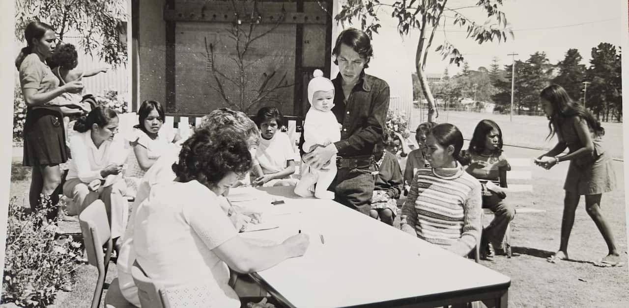 Timorese refugees in Darwin registered with Red Cross to find their families and reunite with them.