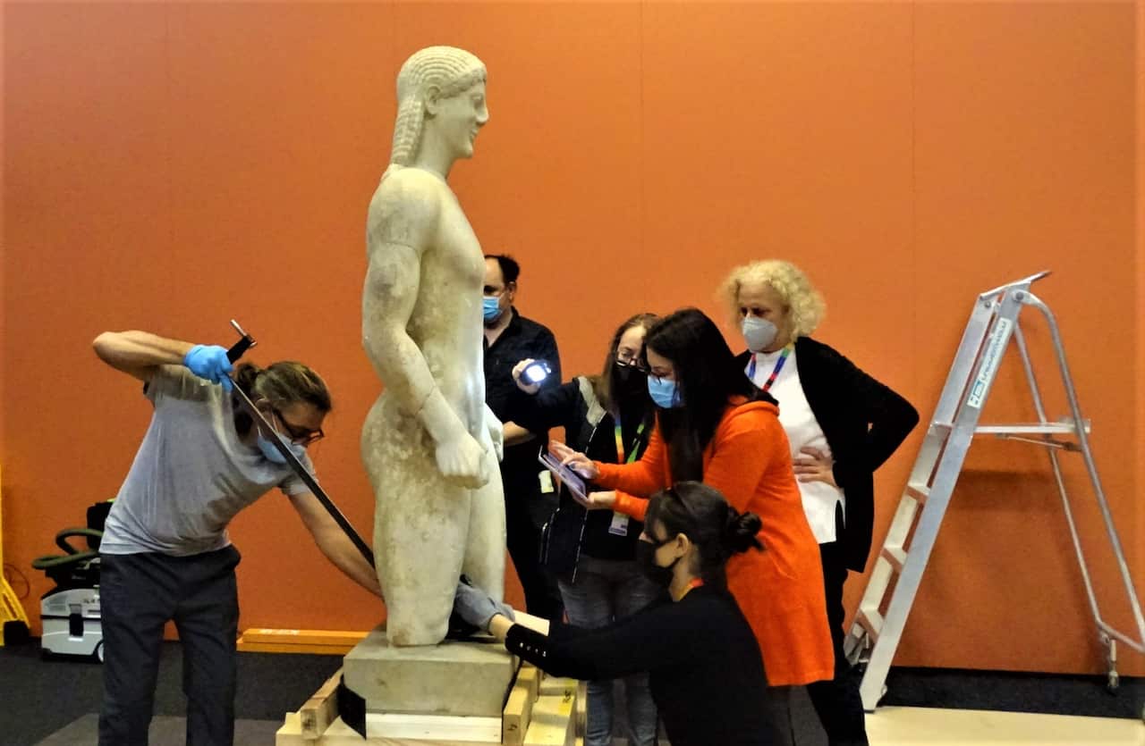 Αρχαιολόγοι και συντηρητές στο Μουσείο Μελβούρνης. 