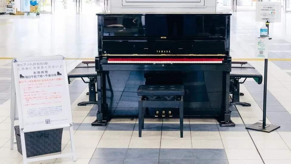 A piano at a train station.