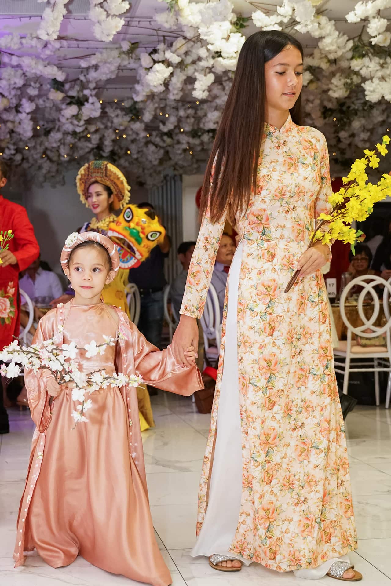 15 - Trình diễn Áo dài 2.jpg