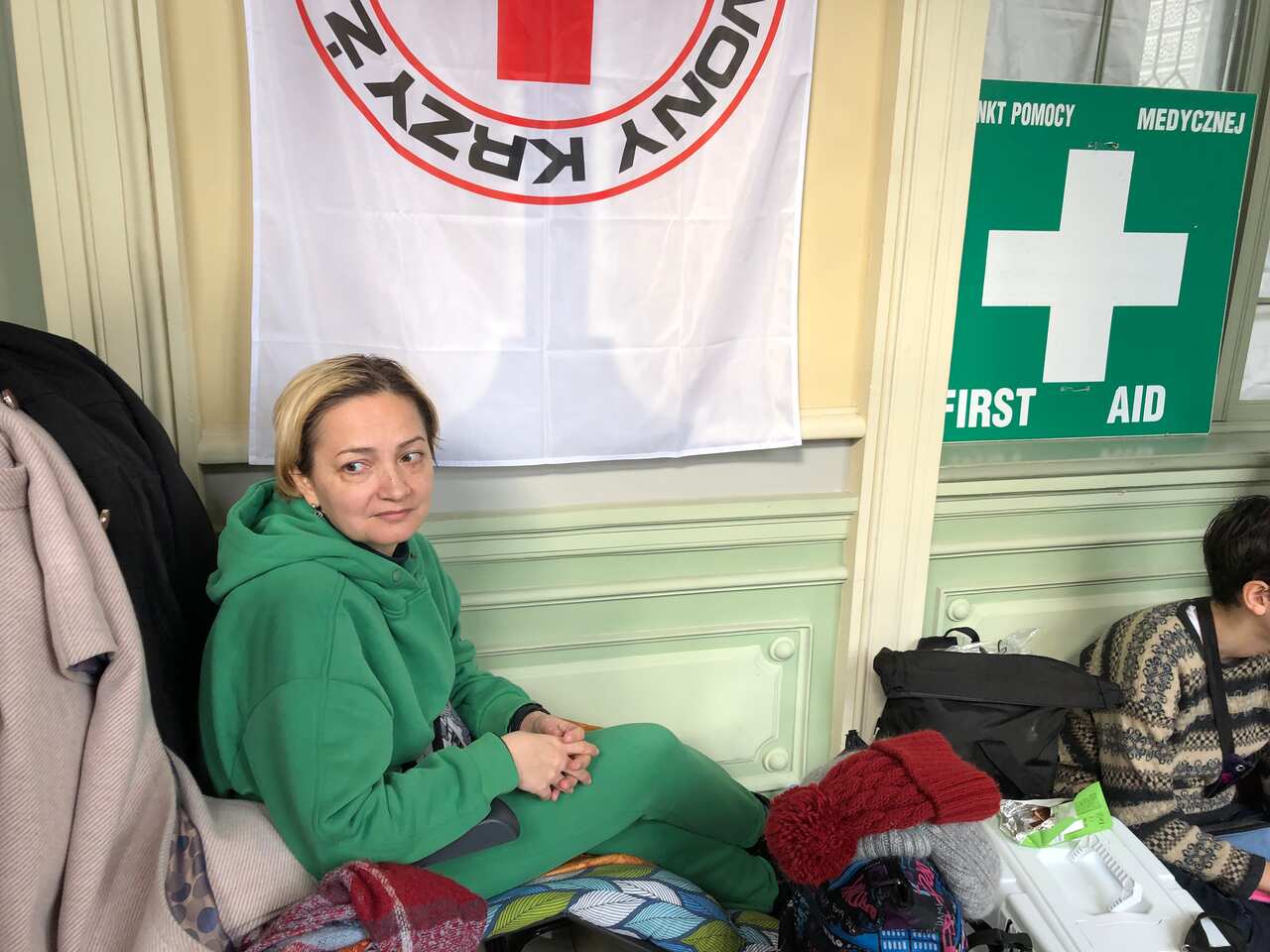 Maryna waiting for the train to Warsaw with her daughter and cat. 