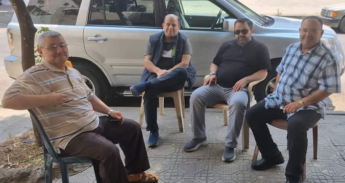 عمر حموي (الثالث من اليمين) في زيارته إلى لبنان.png