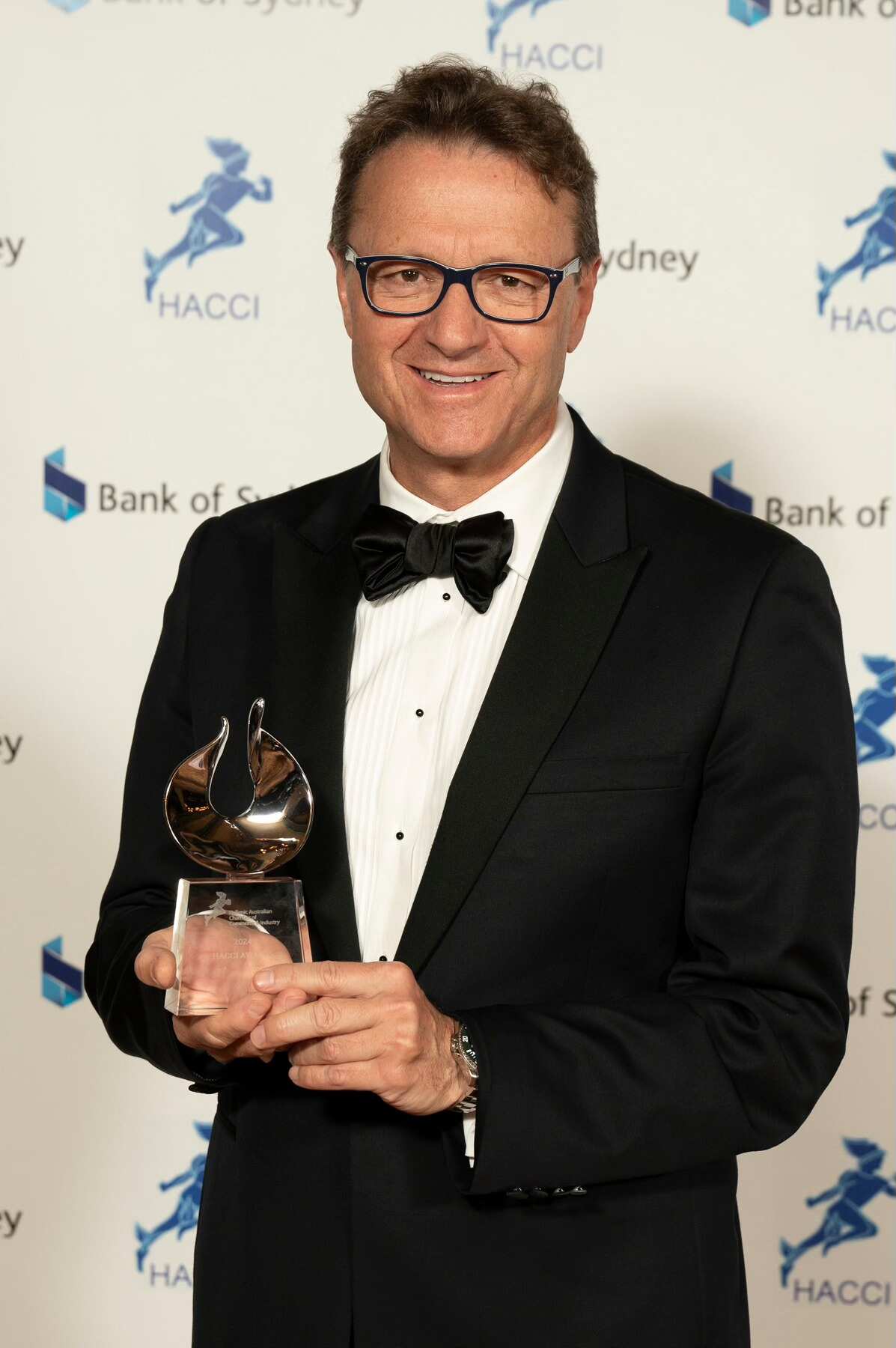 Ο Δημήτρης Στεφανιδάκης (James Stevens) 