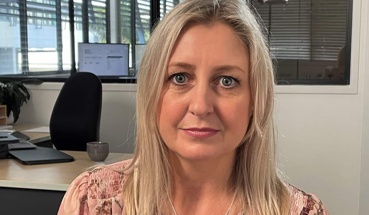 Lauren volunteers at a Queensland charity (SBS-Sandra Fulloon).jpg