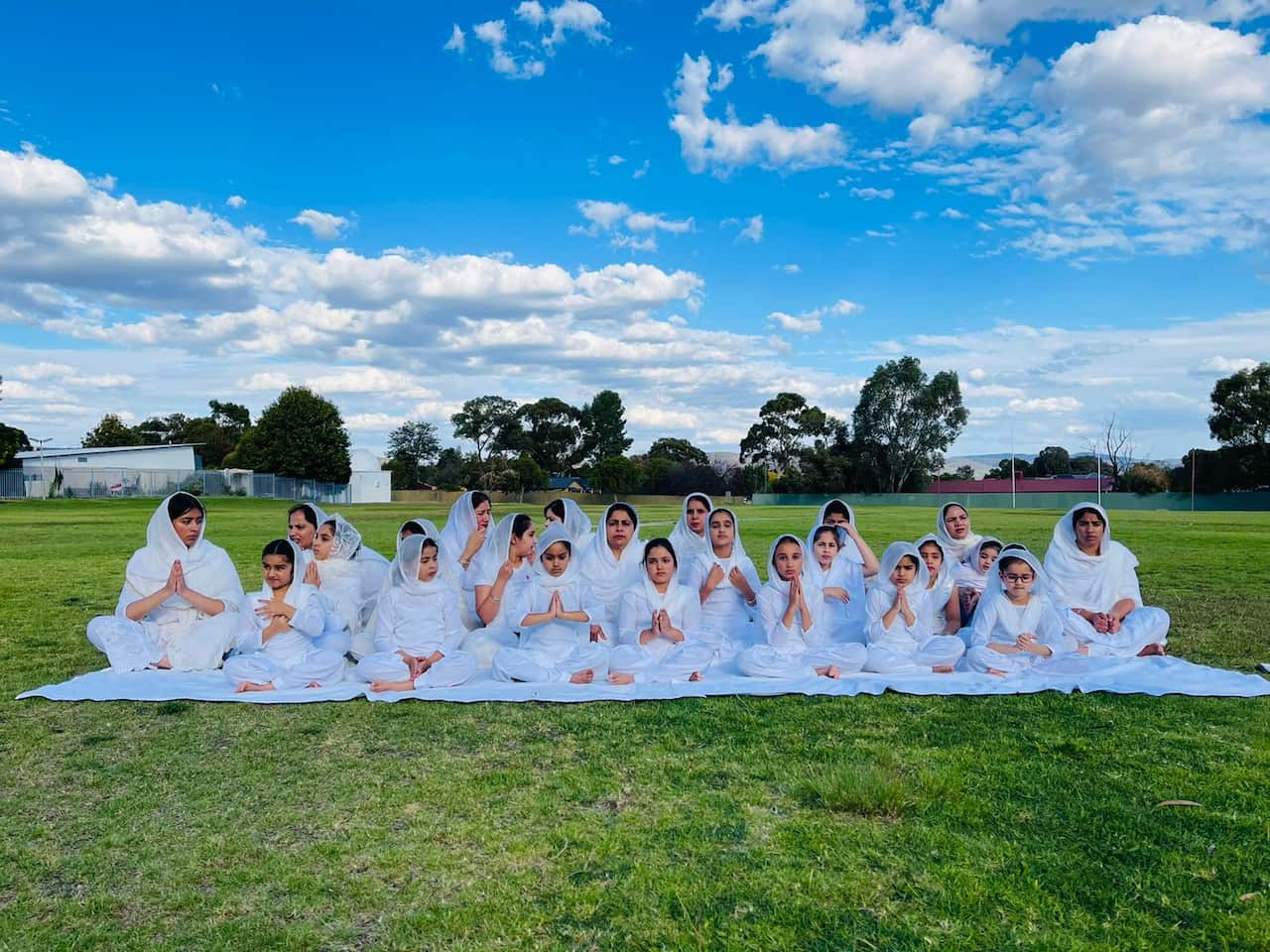 ਸੁਖਪ੍ਰੀਤ ਨੇ ਦੱਸਿਆ ਕਿ ਉਨ੍ਹਾਂ ਦੀ ਸੰਸਥਾ ਵਲੋਂ ਕਰਵਾਏ ਜਾਂਦੇ ਵੱਖ-ਵੱਖ ਪ੍ਰੋਗਰਾਮਾਂ ਵਿੱਚ ਨਾ ਸਿਰਫ ਬੱਚੇ ਤੇ ਉਨ੍ਹਾਂ ਦੇ ਮਾਪੇ ਬਲਕਿ ਪੰਜਾਬ ਤੋਂ ਆਏ ਉਨ੍ਹਾਂ ਦੇ ਬਜ਼ੁਰਗ ਵੀ ਭਾਗ ਲੈਂਦੇ ਹਨ