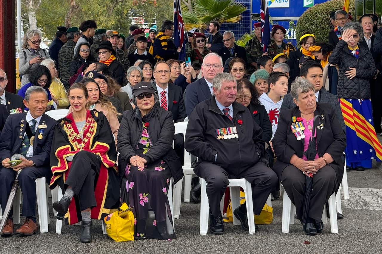 anzac dandenong viet uc memortial guests.jpg