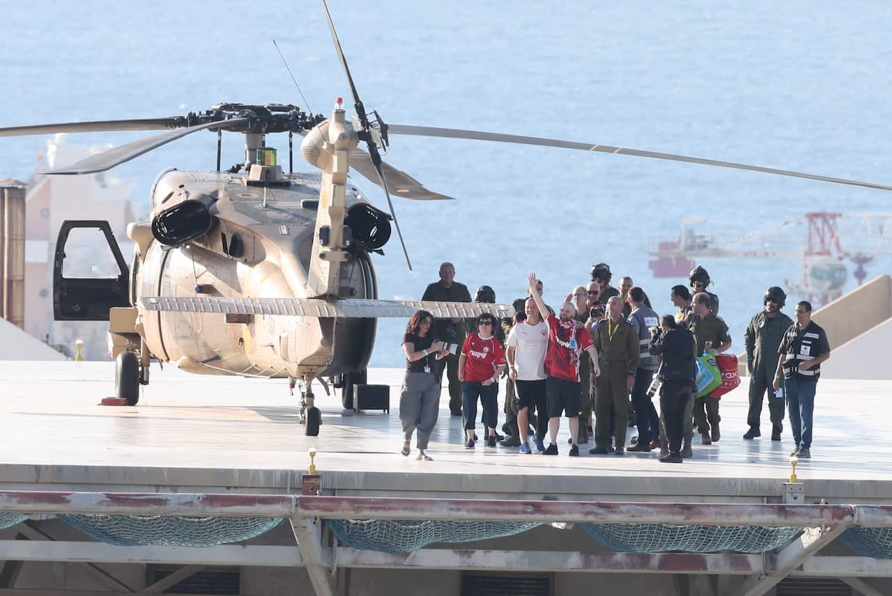 Released Israeli hostages arrive to Ichilov hospital