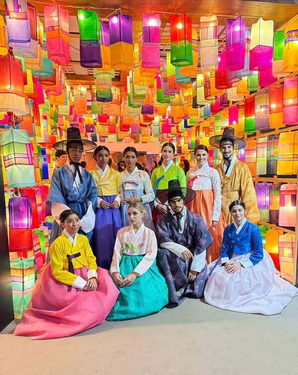 진주 실크등 전시 한복 모델