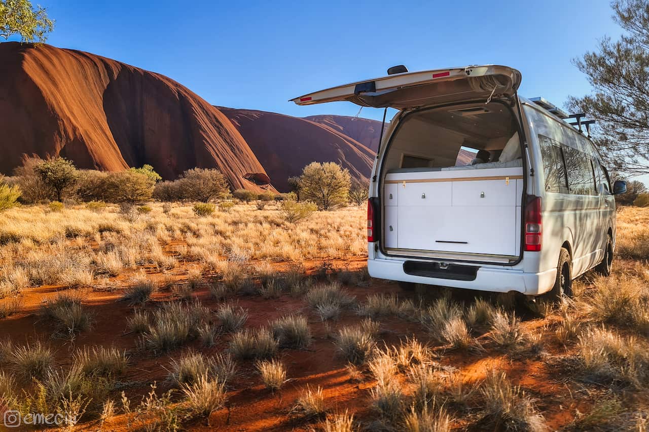 Uluru.jpg