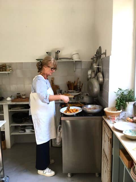 Alice ai fornelli.jpg