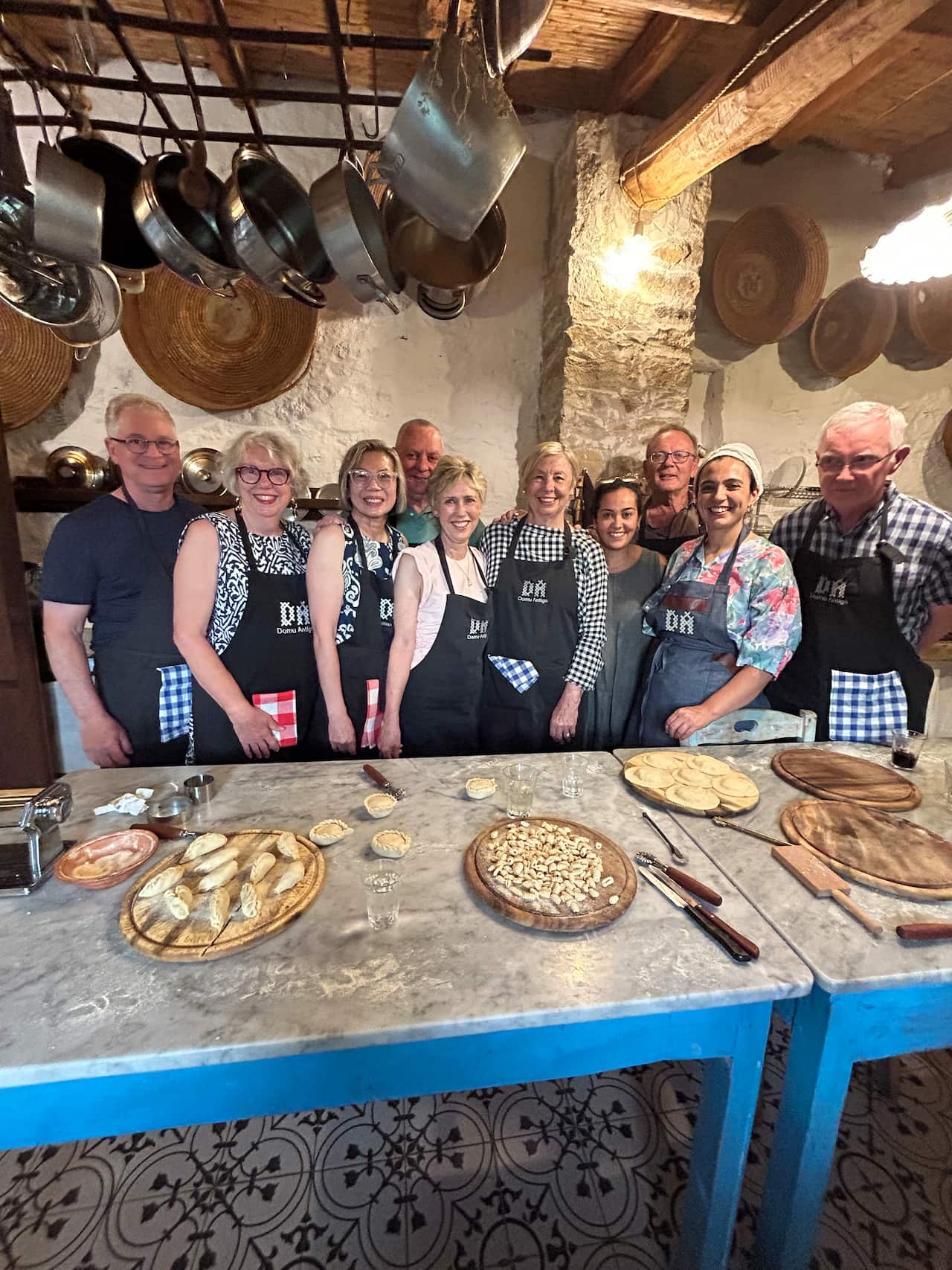cooking class sardegna group picture.JPG