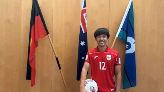 Eizar Tanjung during a training session with the Indonesian national team.jpg