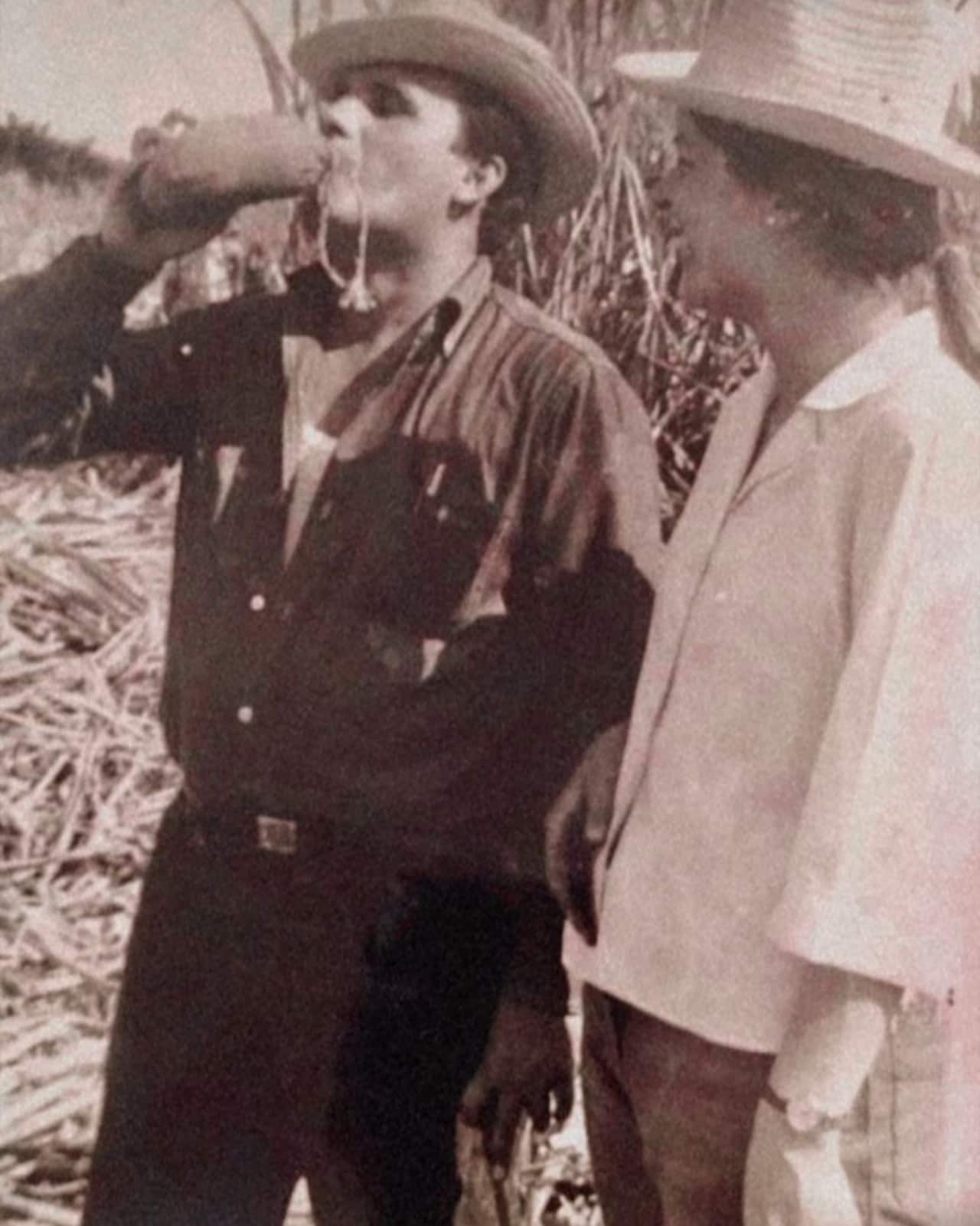 Luis Fernández Oña en Cuba con Isabel Jaramillo, asistente de Allende_Provided.jpeg