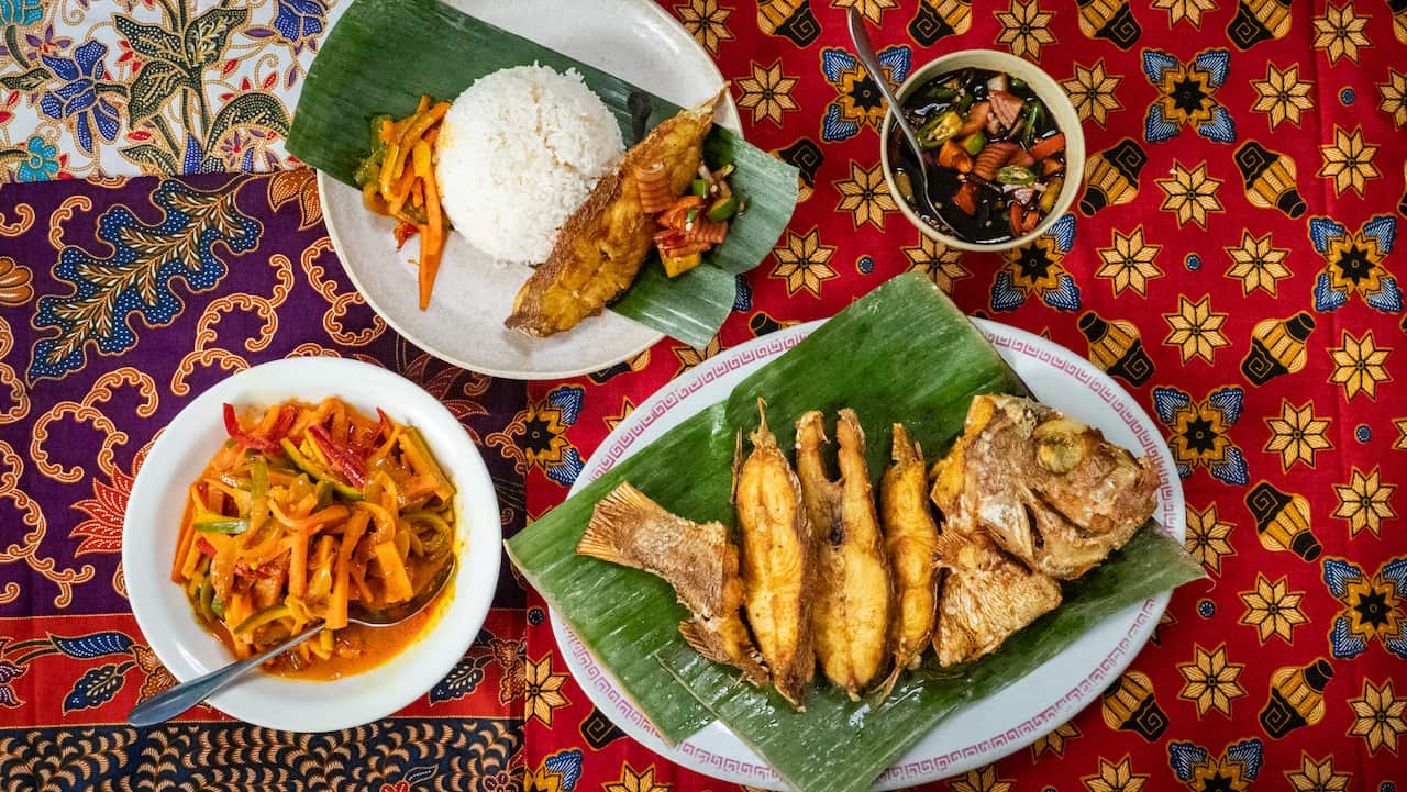 Quick fried fish with vegetable acar