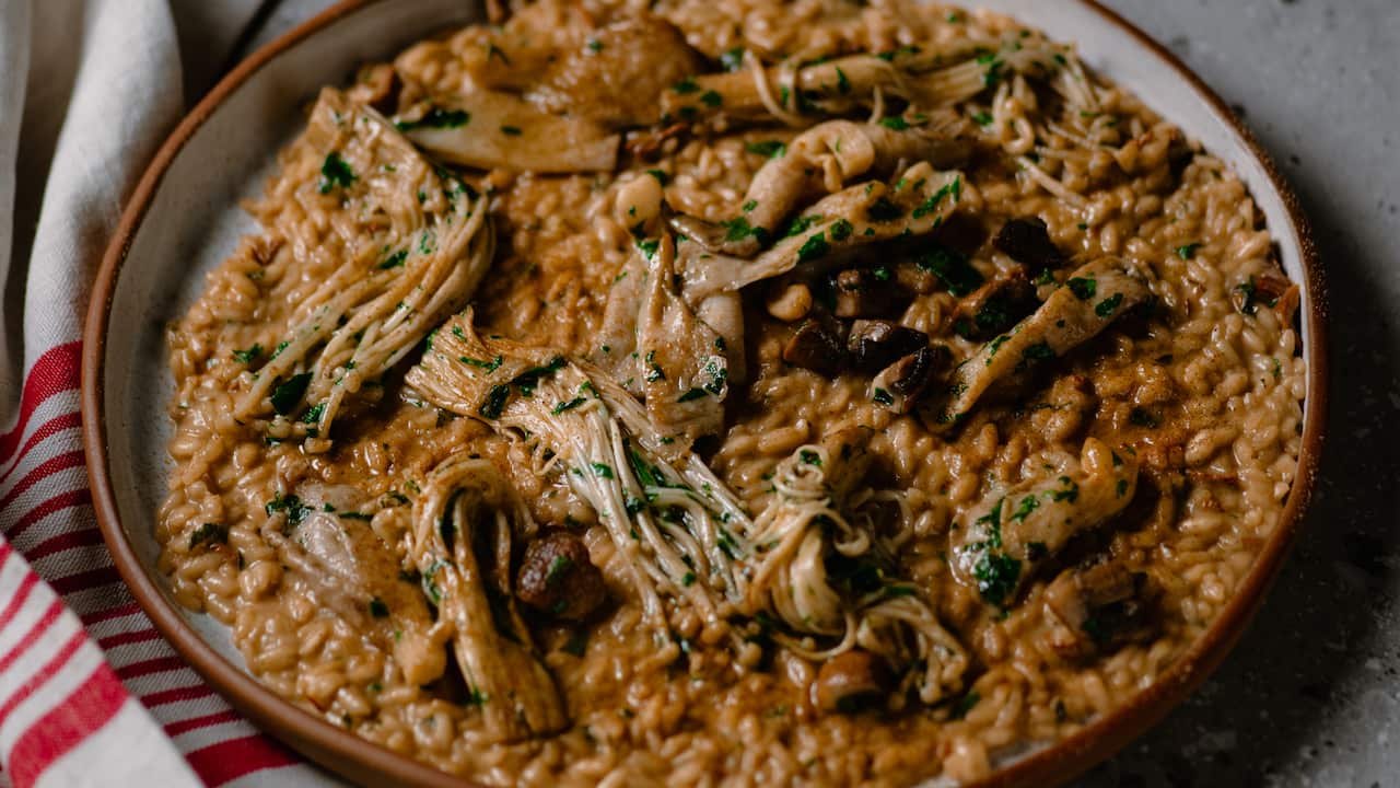 RX76-Recipe-AlessandroPavoni-MushroomRisotto-CreditJiwonKim-TCUS6-1.jpg
