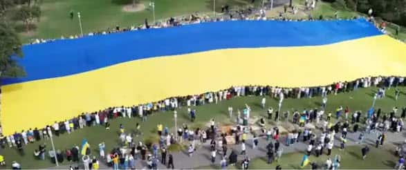 Unfurling the World’s Largest Ukrainian Flag – Brisbane.jpg