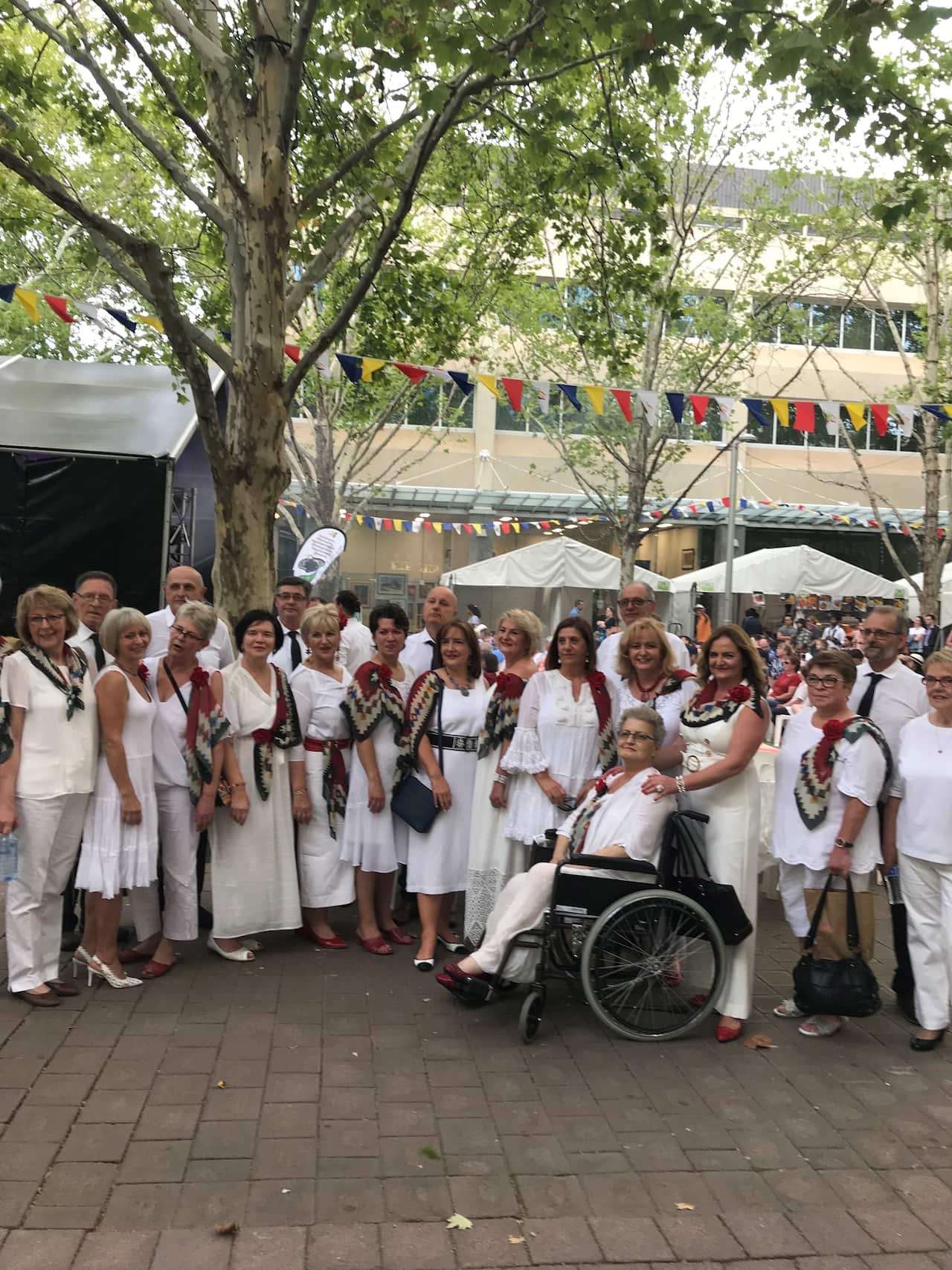 Sevdalinka na izletu u Canberri.jpg