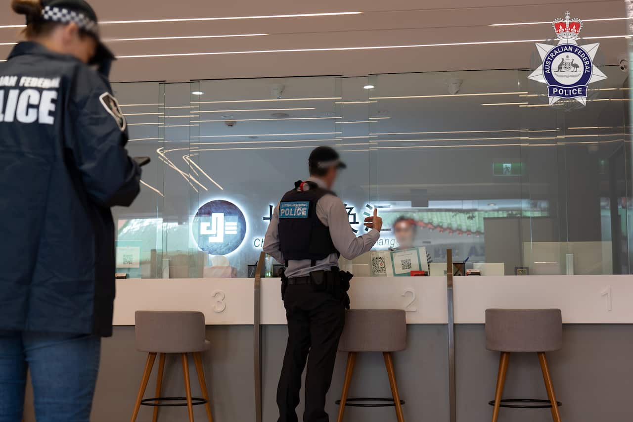 Search warrant at shopfront in Sydney CBD.jpg