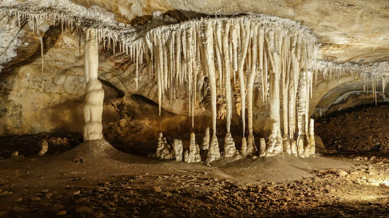 Stalactites And Stalagmites In Jenolan Caves