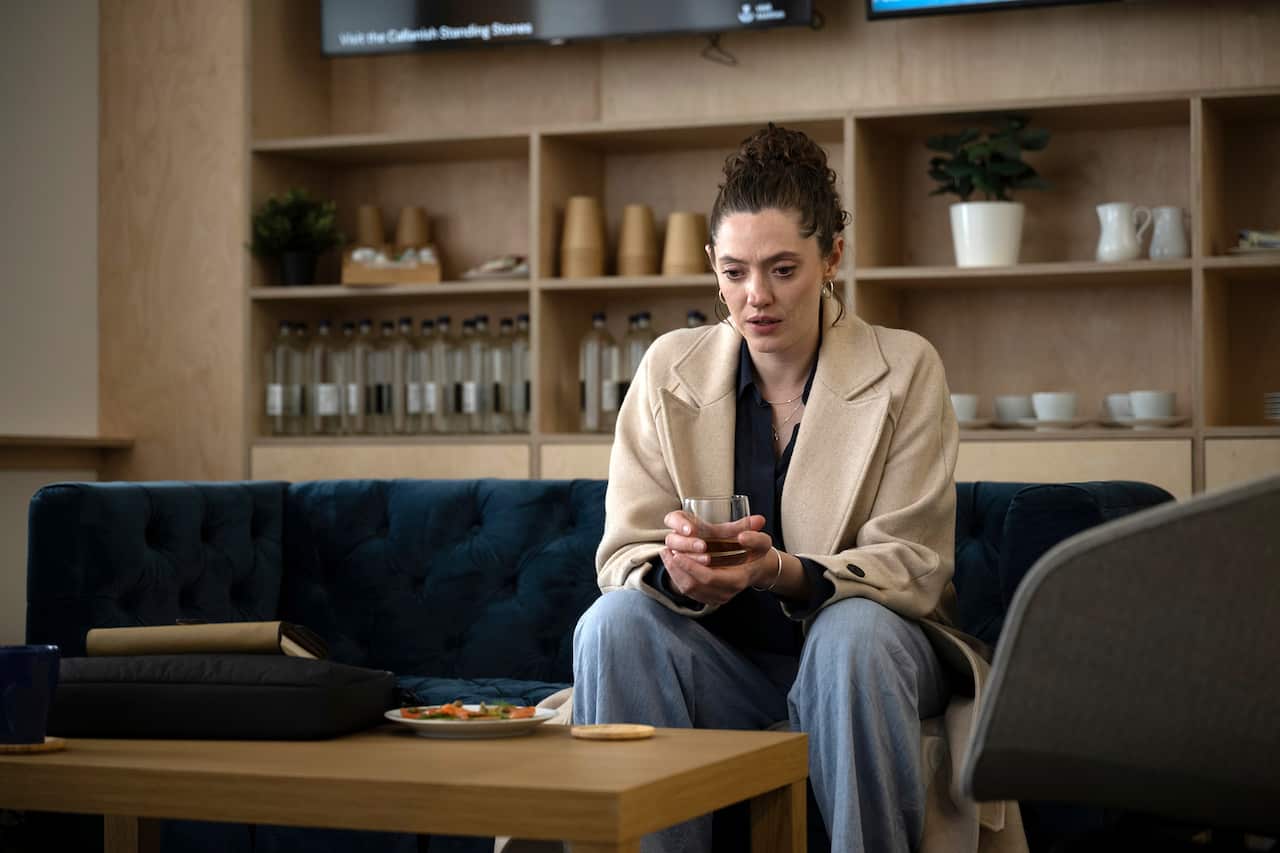 TheIsland_S01_E04 (c) Black Camel & All3Media International (4) copy.jpg