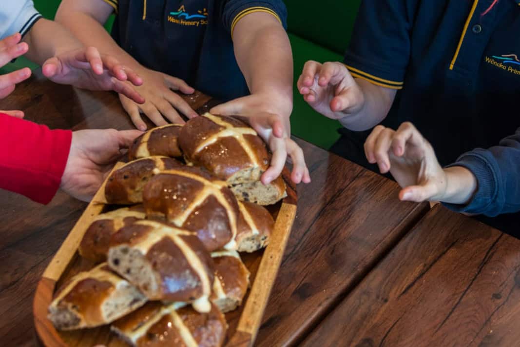 easter-hot-cross-buns-wanaka.jpg