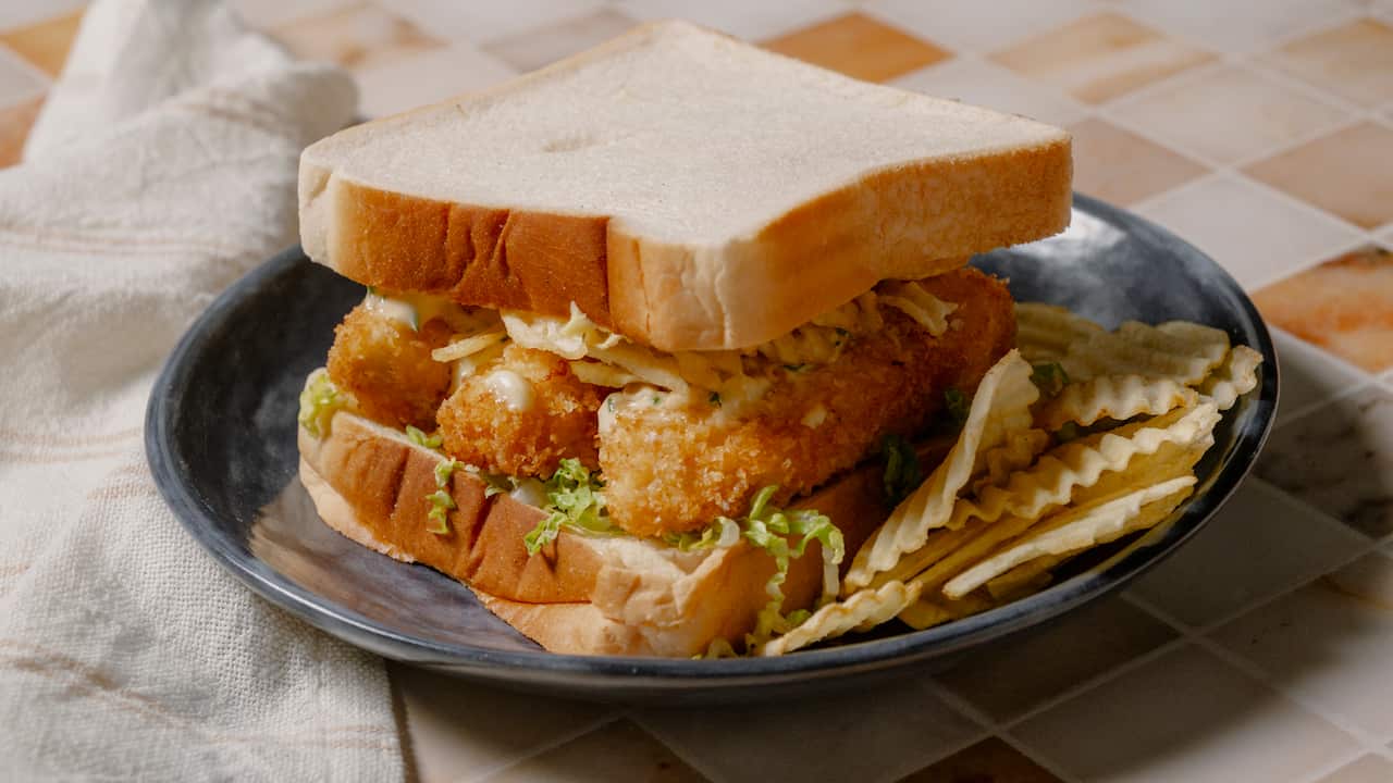 RX77-Matty-FishFingerSandwich-CreditJiwonKim-TCUS9-1.jpg