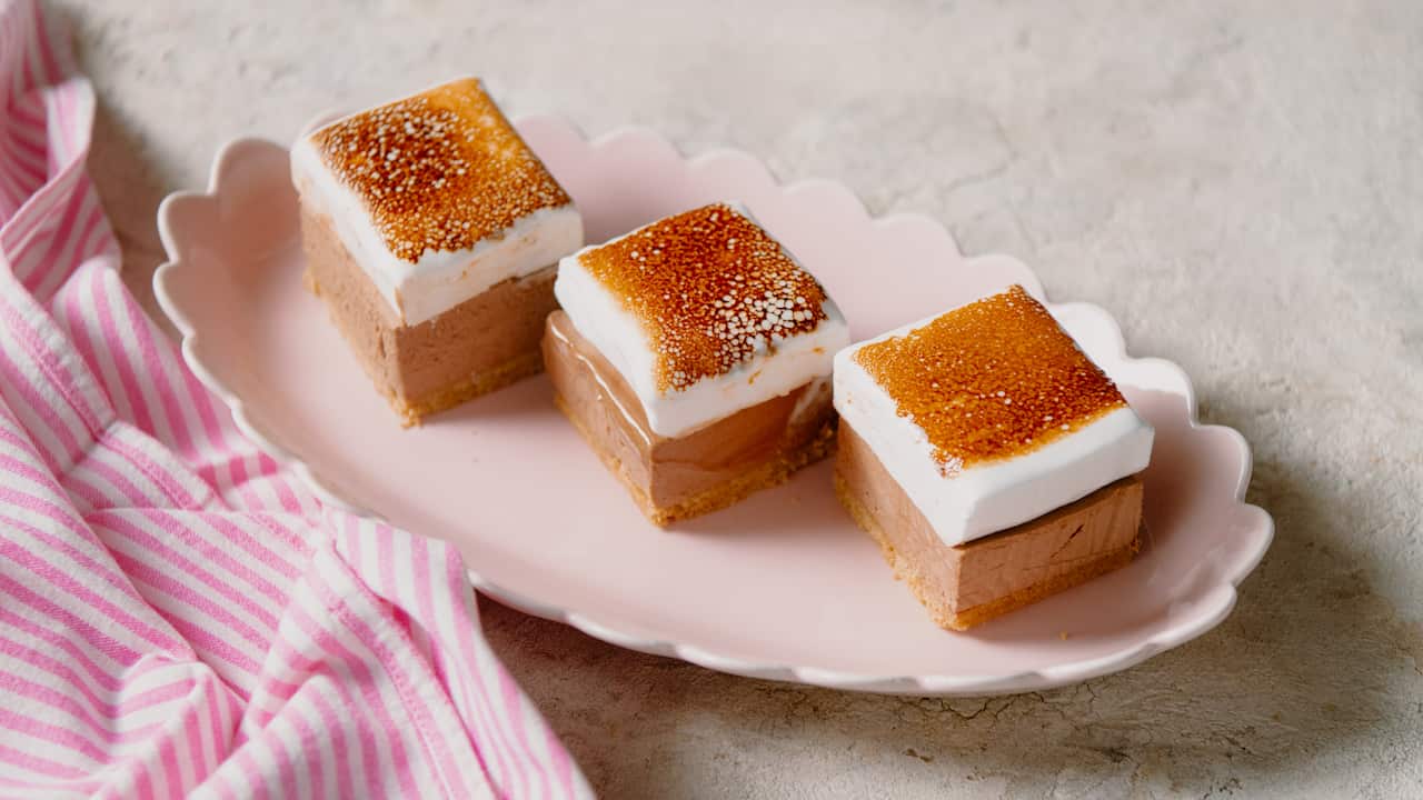 Hot chocolate and vanilla marshmallow slice