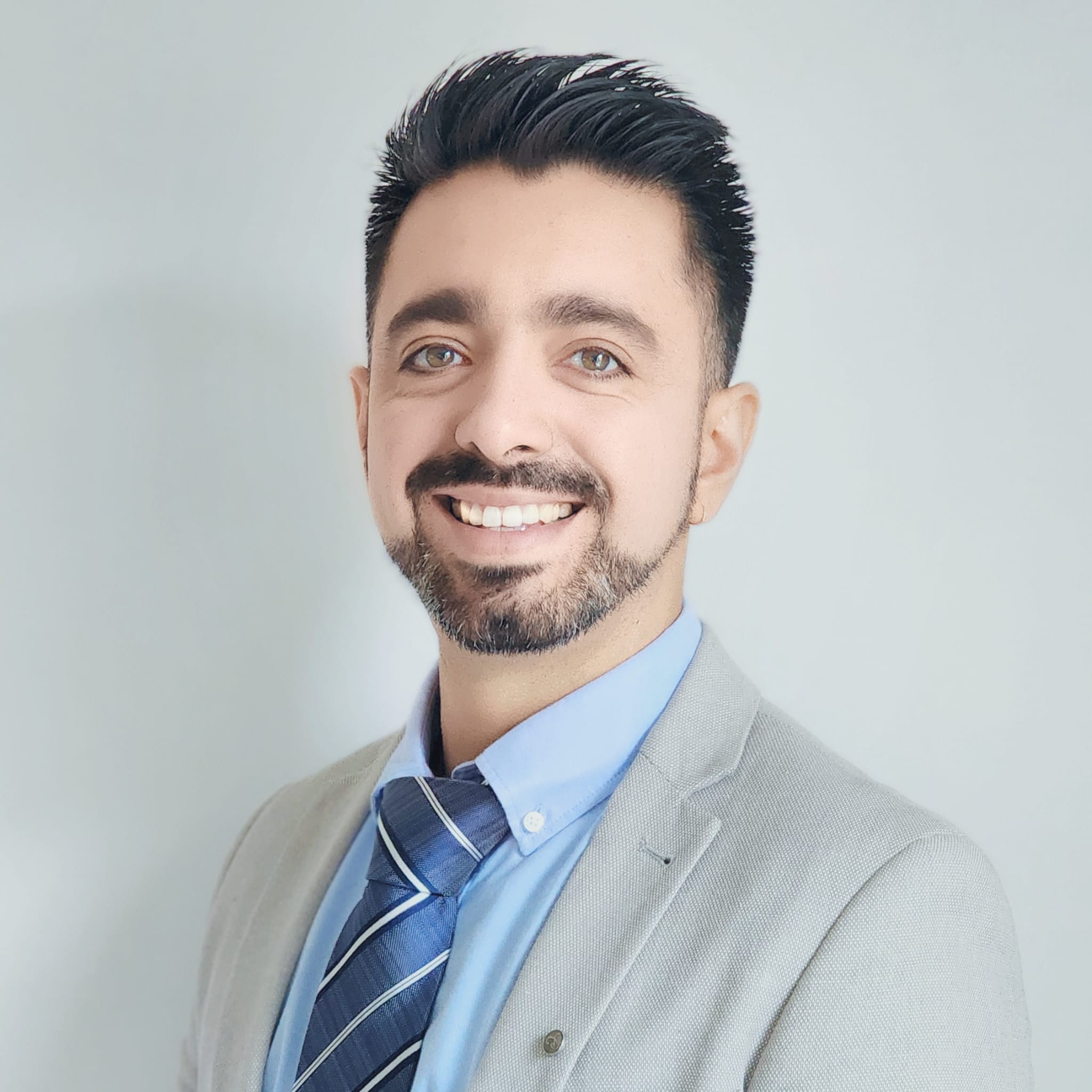 Experto en Real Estate Victor Suárez.jfif