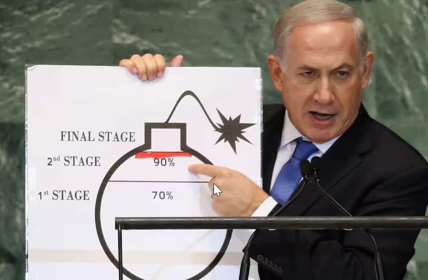 Benjamin Netanyahu holding up a picture of a cartoon bomb while addressing the UNGA in 2012..png