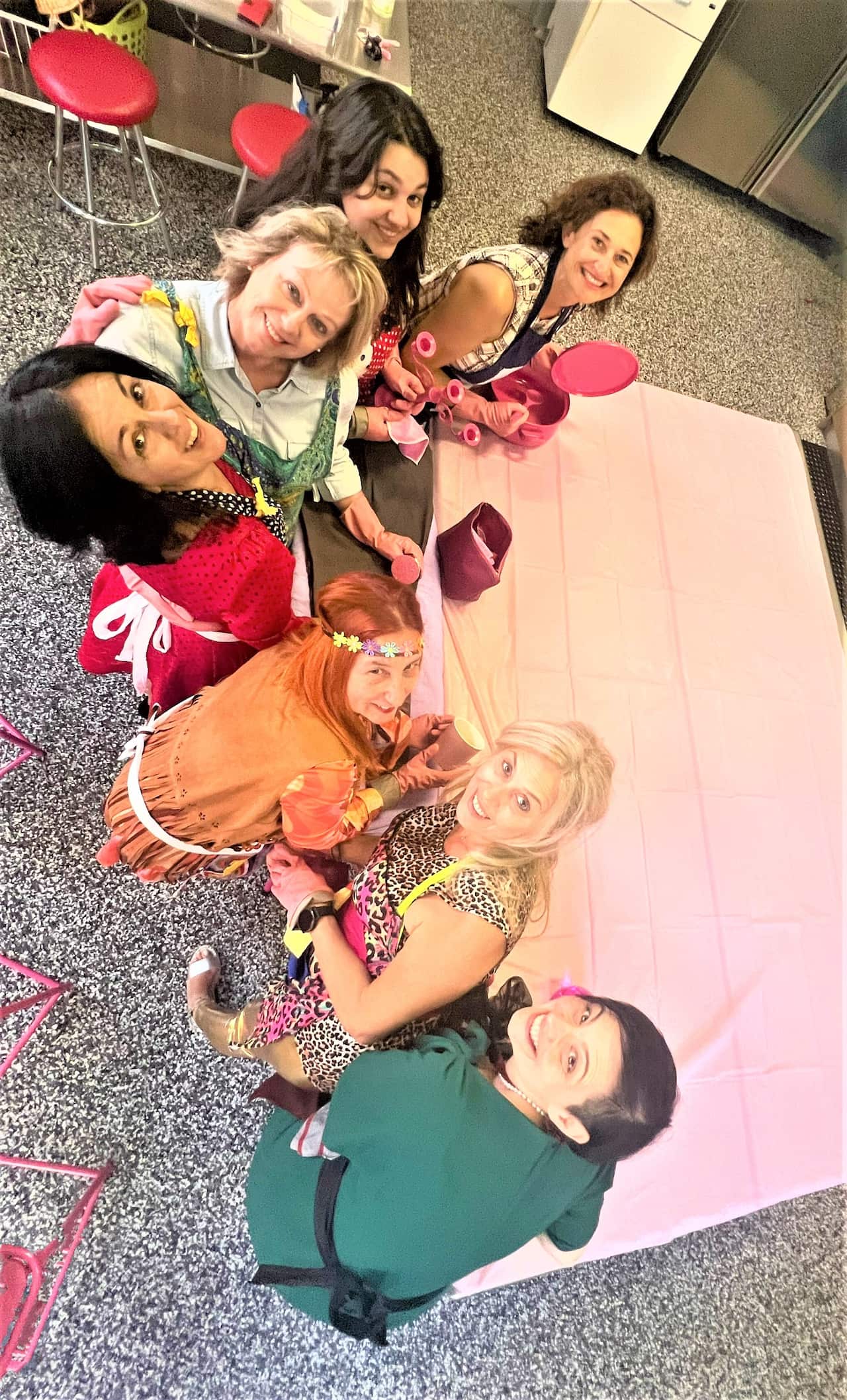 Στιγμιότυπο από την θεατρική παράσταση Κορίτσια στον Ίσκιο 