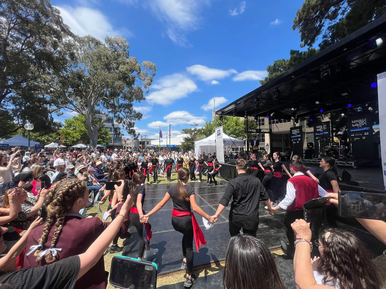 Το χορευτικό συγκρότημα του Κολλεγίου Oakleigh Grammar  