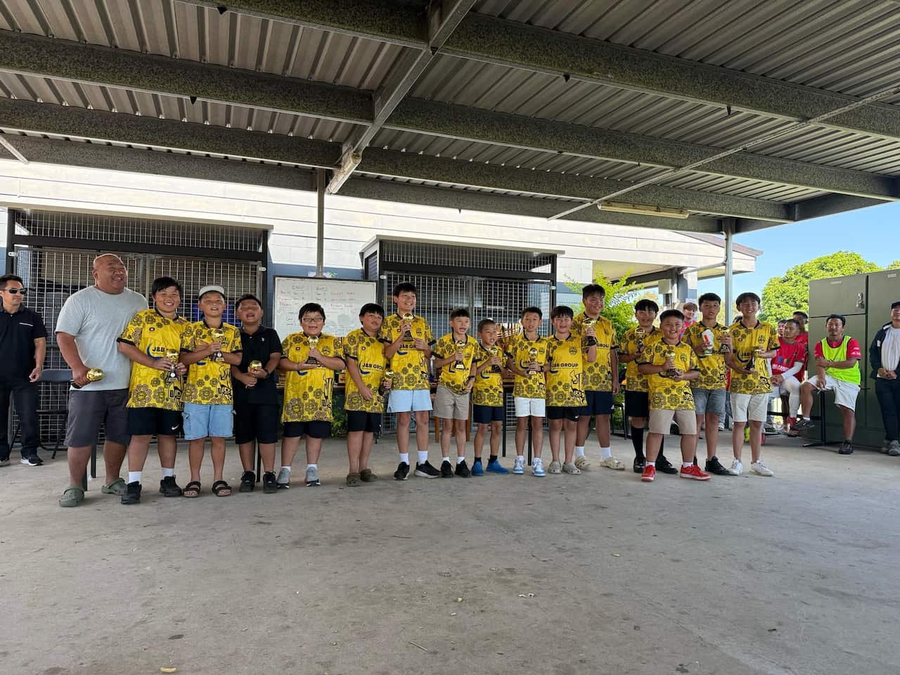 Bumble Bee wond gold medal (HCB).jpg