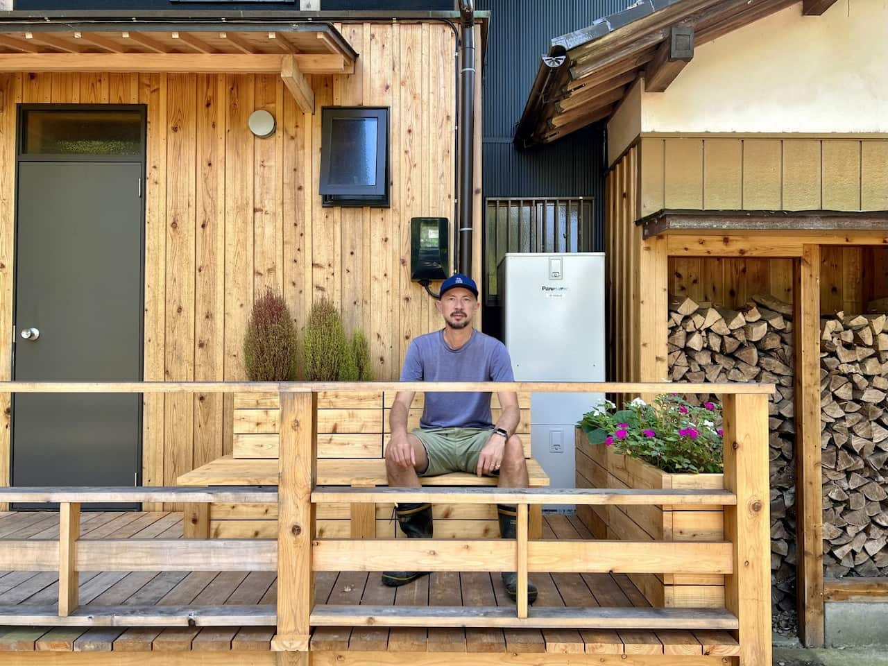 Jaya Thursfield sitting (SBS-Jennifer Scherer).jpg