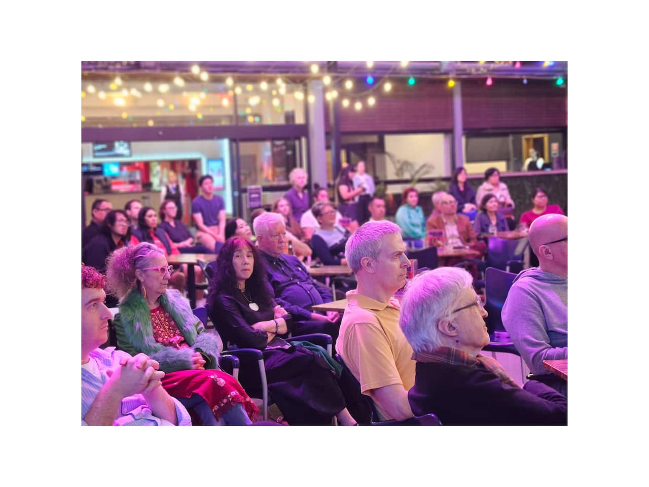  The Things We Carry's night (SBS)