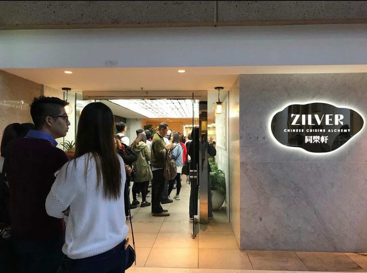 酒樓所屬同樂集團市場經理鄧淑鈞表示，受人手不足影響，酒樓出菜較慢。