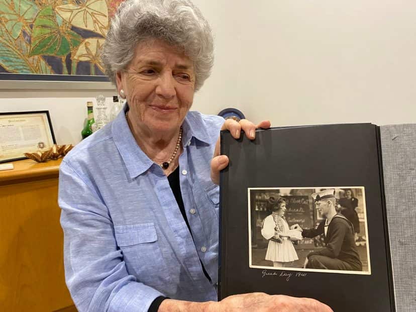 julie christofis 1.jpg