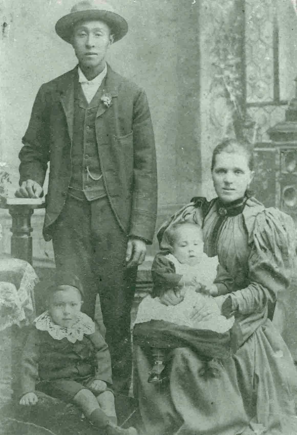 lougoon family.jpg