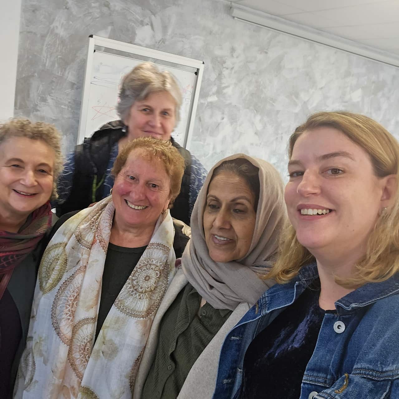Članice crkve St Ambrose i Jasna Muslimović, 25. august 2026, Bosanska džamija Deer Park, Melbourne.jpg