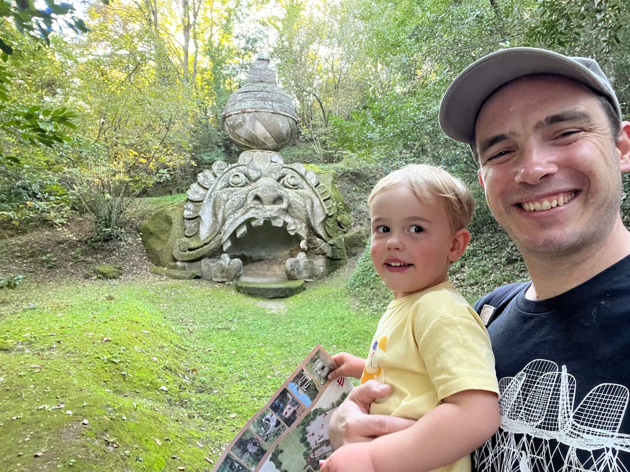 James Treloar in Italia con suo figlio.