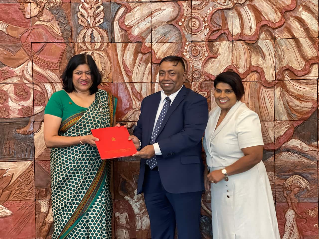 SBS Sinhala SLHC Yasoja Gunasekara Chirantha Weerawardena WA Sri Lanka Hon Consul.jpg