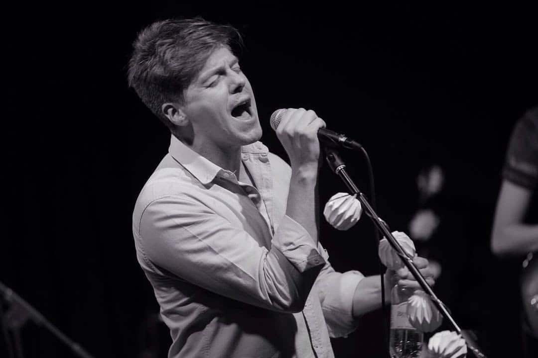 Daniel Parraguez en una presentación en el Teatro Coca-Cola City, Chile, 2016