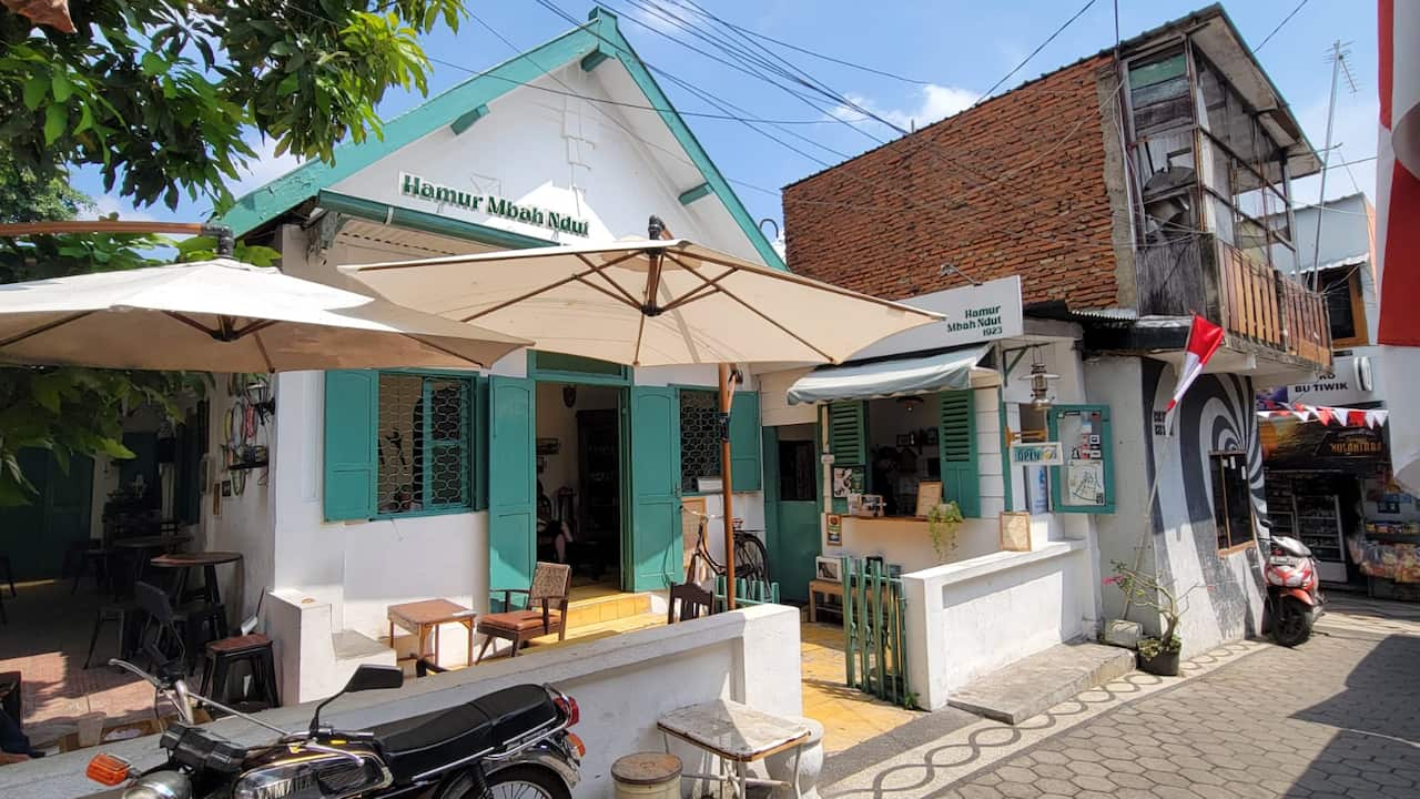Coffee shop Hamur Mbah Ndut inside KAyutangan Heritage Village