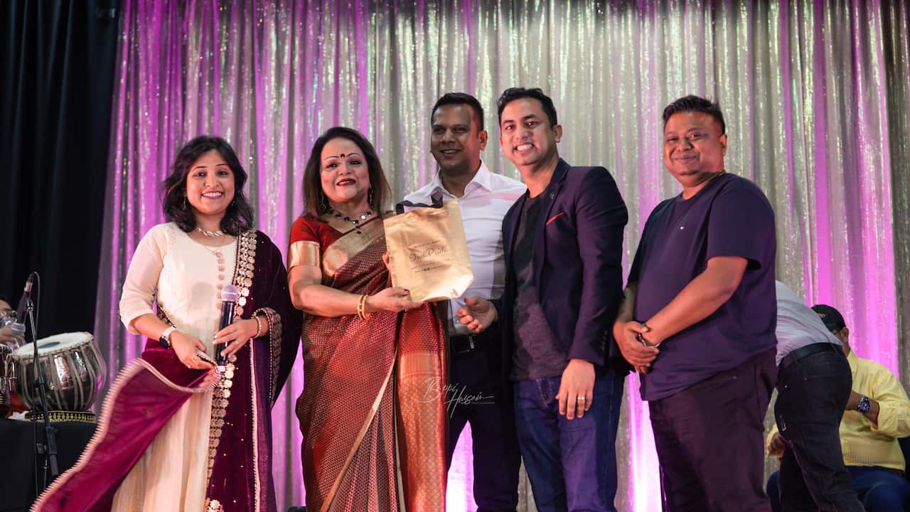 Sabina with organisers.jpg