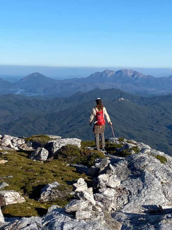 Anna Teneggi nella Craddle Mountain in Tasmania.