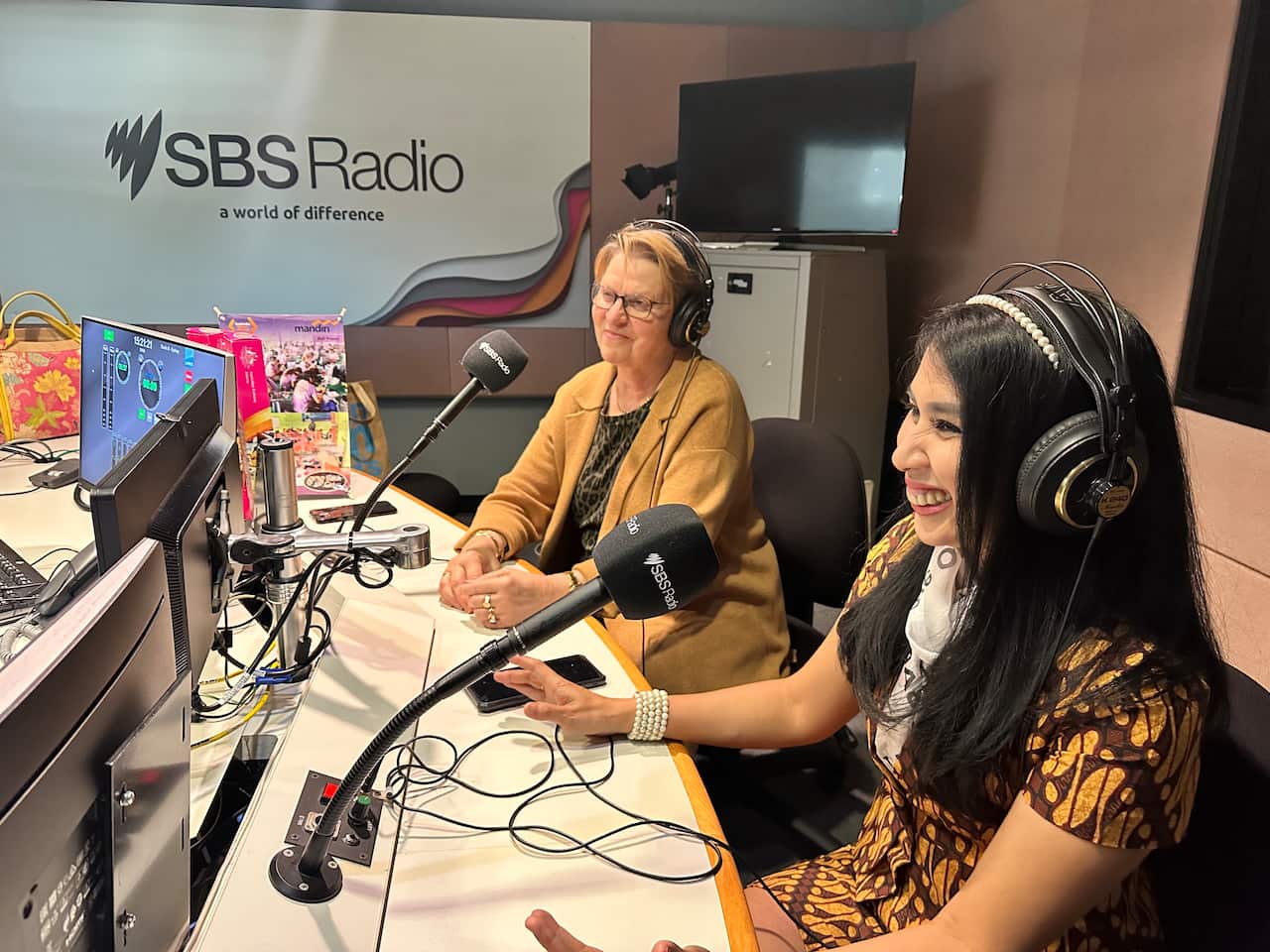 Lusia Kiroyan (R) with Aila Willits.jpg