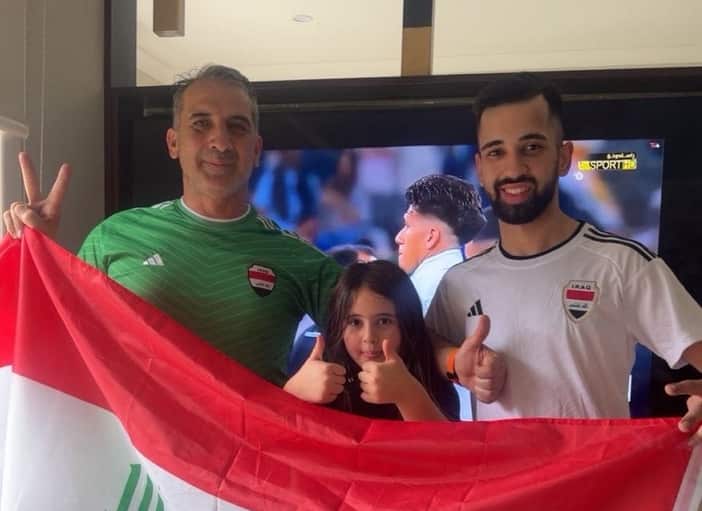 عائلة عراقية تشجع المنتخب العراقي.png