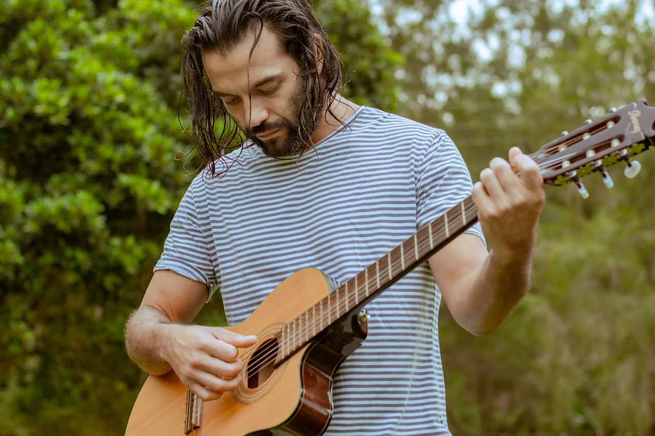 Carlos C Major, cantante, músico, productor y compositor latino-australiano.